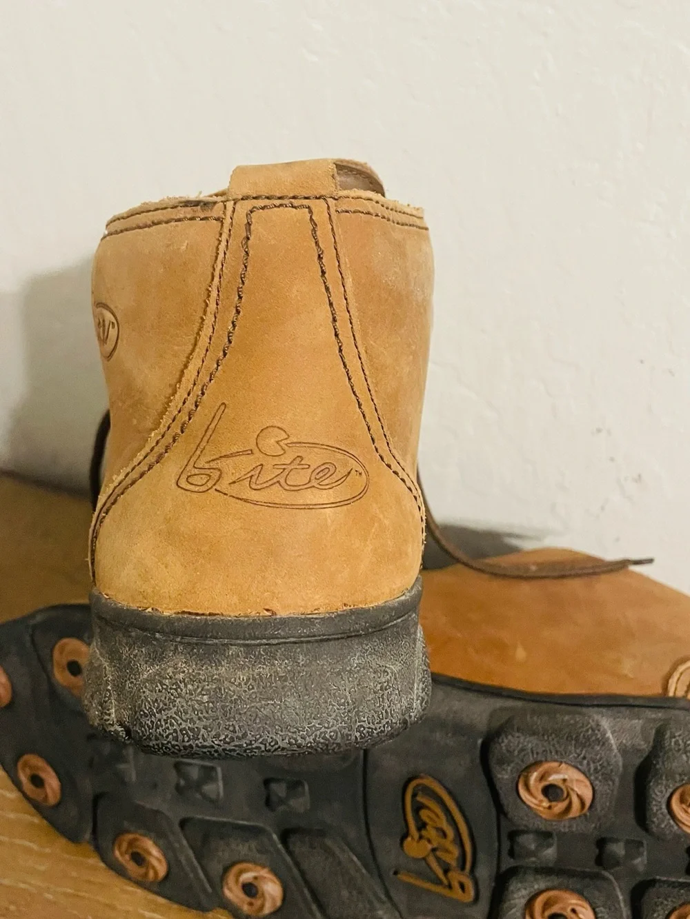 Men's -Up Chukka Boots in Tan by